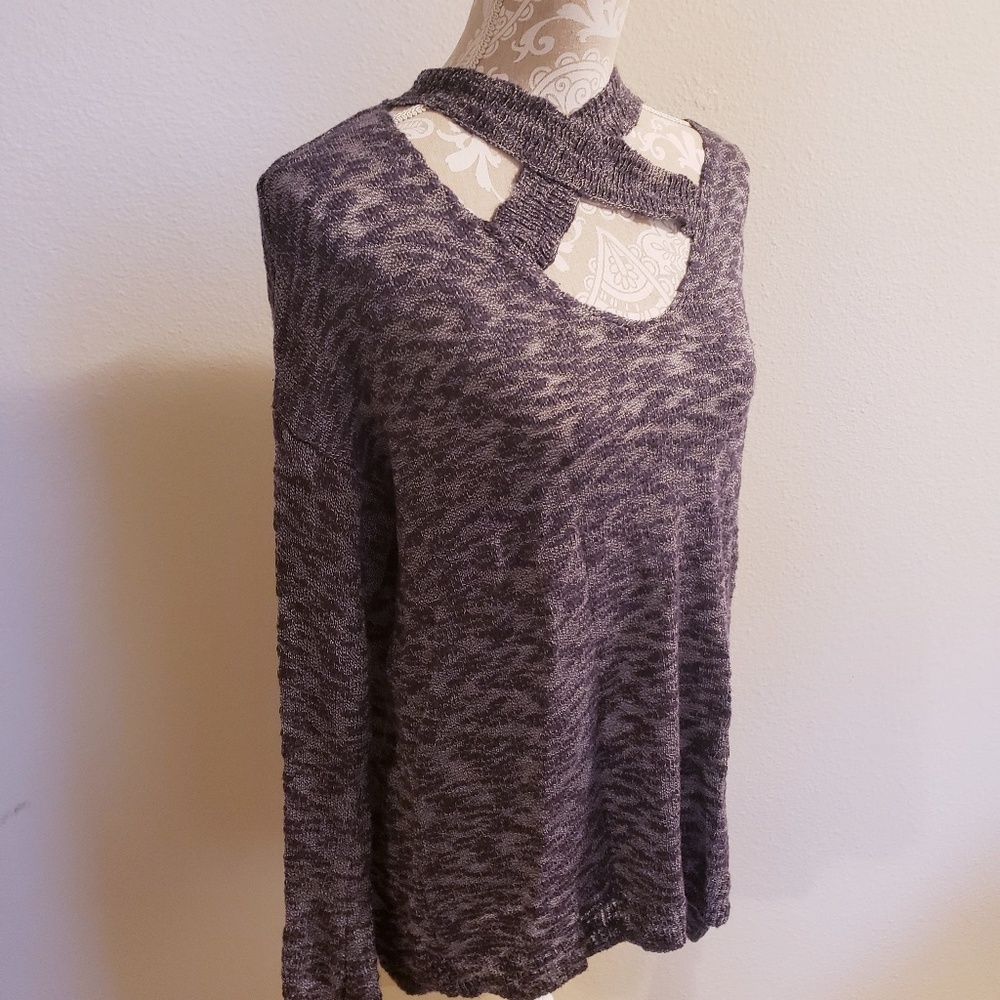 Light high/low sweater.